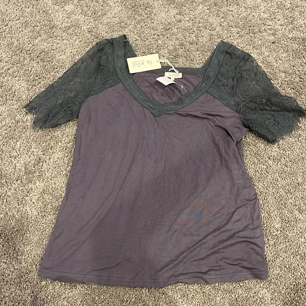 Boutique gray lace sleeve top. NWT